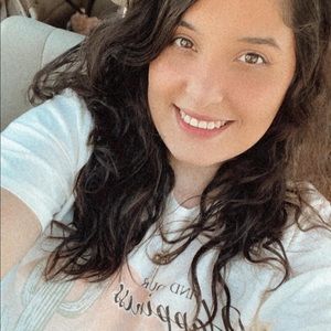 Meet your Posher, Yajaira